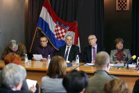 Okrugli stol Udruge 100-postotnih HRVI o reformi obrazovanja