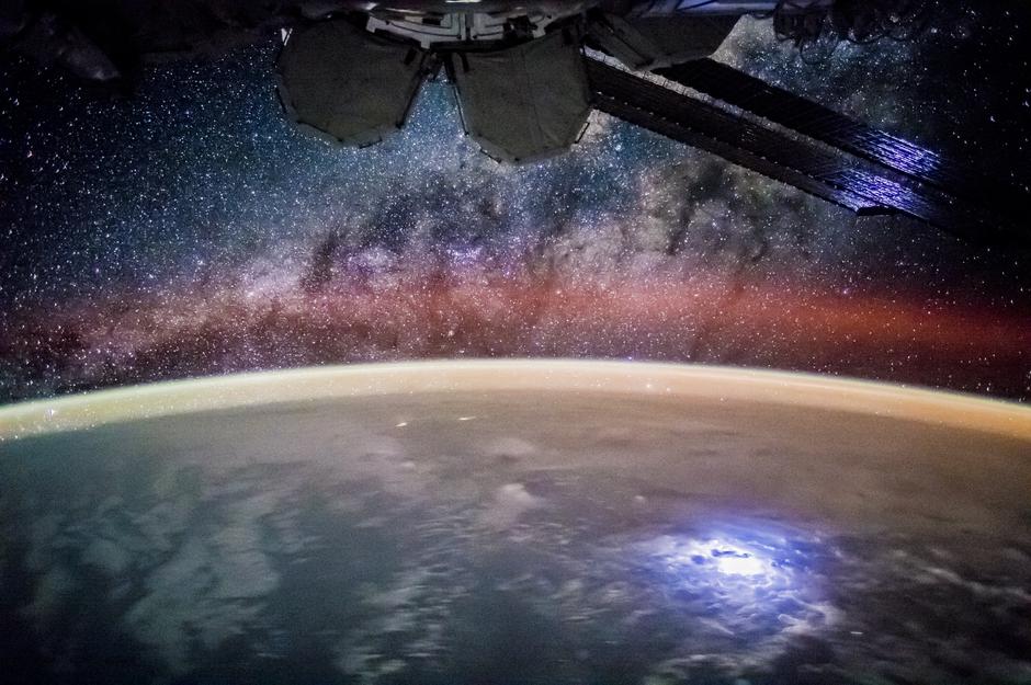 Pogled na Zemlju i svemir s ISS-a | Author: NASA