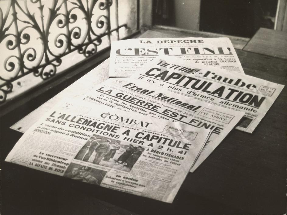 WWII / German Surrender / French Newspaper / Photo 1945