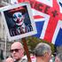 Parliament Square, London, UK. 5th Nov 2025. Group of protesters outside the Houses of Parliament, protesting about Stop the Boats protest, against Sir Keir Starmer and migrants.  Credit: Matthew Chattle/Alamy Live News