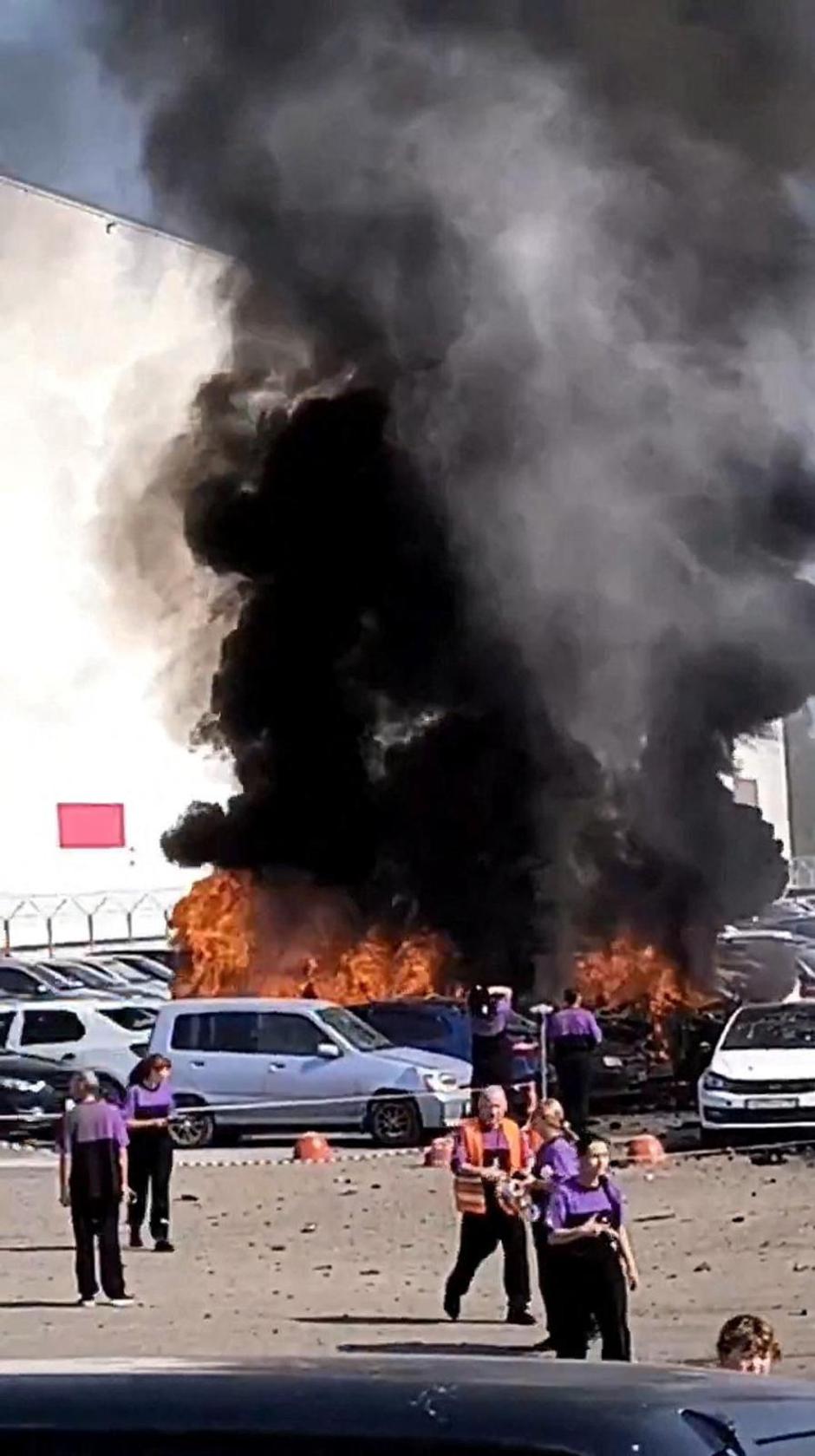 Smoke rises from Wildberries warehouse in Yekaterinburg | Author: SOCIAL MEDIA/REUTERS