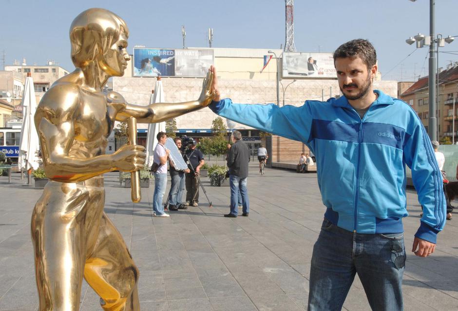 ARHIVA - 2009. Zagreb: Nino Raspudi? na otkrivanju spomenika Bruce Leeja na Kvaternikovom trgu | Author: Davor Visnjic/Vecernji list