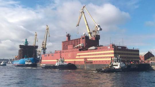 Ruski tegljač nuklearne tvornice Akademik Lomonosov