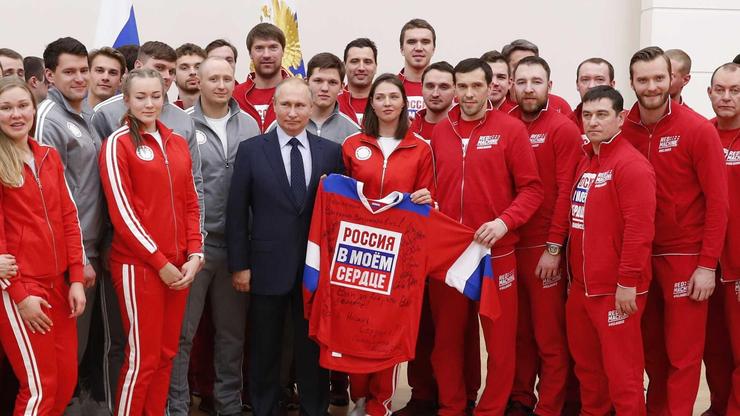 Ruski sportaši s Vladimirom Putinom