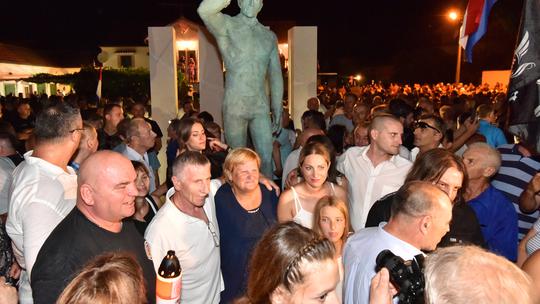 Otkrivanje spomenika Miri Barešiću