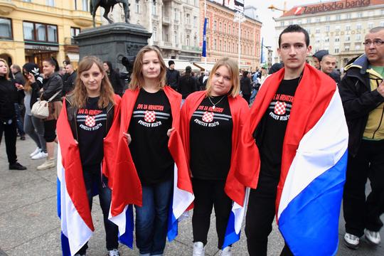 Kontraprosvjed na Trgu bana Jelačića, travanj 2012.