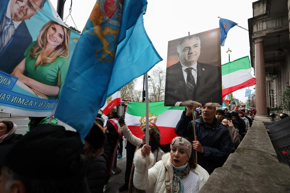 Rally in support of nationwide protests in Iran, in London | Author: Suzanne Plunkett