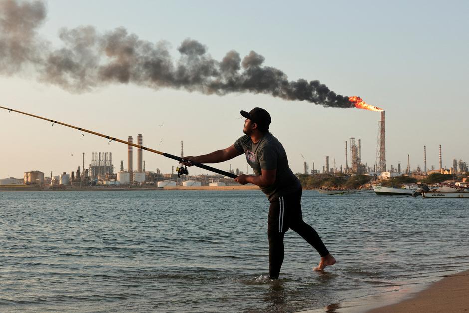 Venezuela's refineries are relics that will be hard to revive | Author: Gaby Oraa