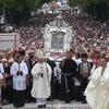 Sinj: Tisuće vjernika sudjelovalo u procesiji i misnom slavlju povodom svetkovine Velike Gospe