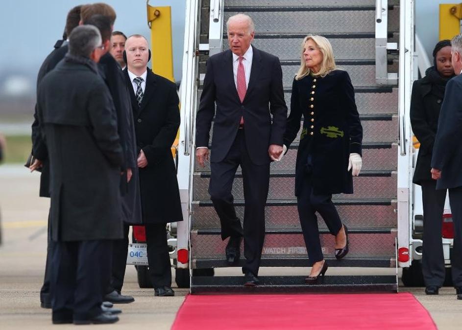Američki potpredsjednik Joe Biden sa suprugom Jill sletio avionom Airforce 2