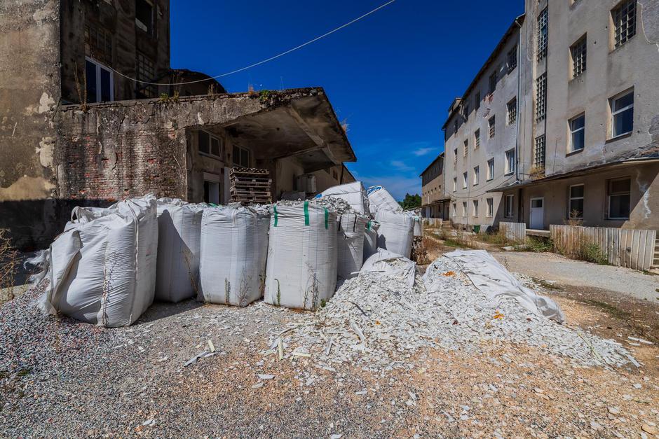 Gospić: Silos i mjesto gdje je odložen otrovni i opasni otpad | Author: Zvonimir Barisin/PIXSELL