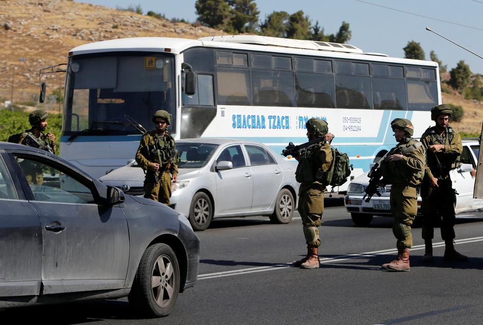 Izraelska vojska kontrolira promet | Author:  REUTERS/Mussa Qawasma
