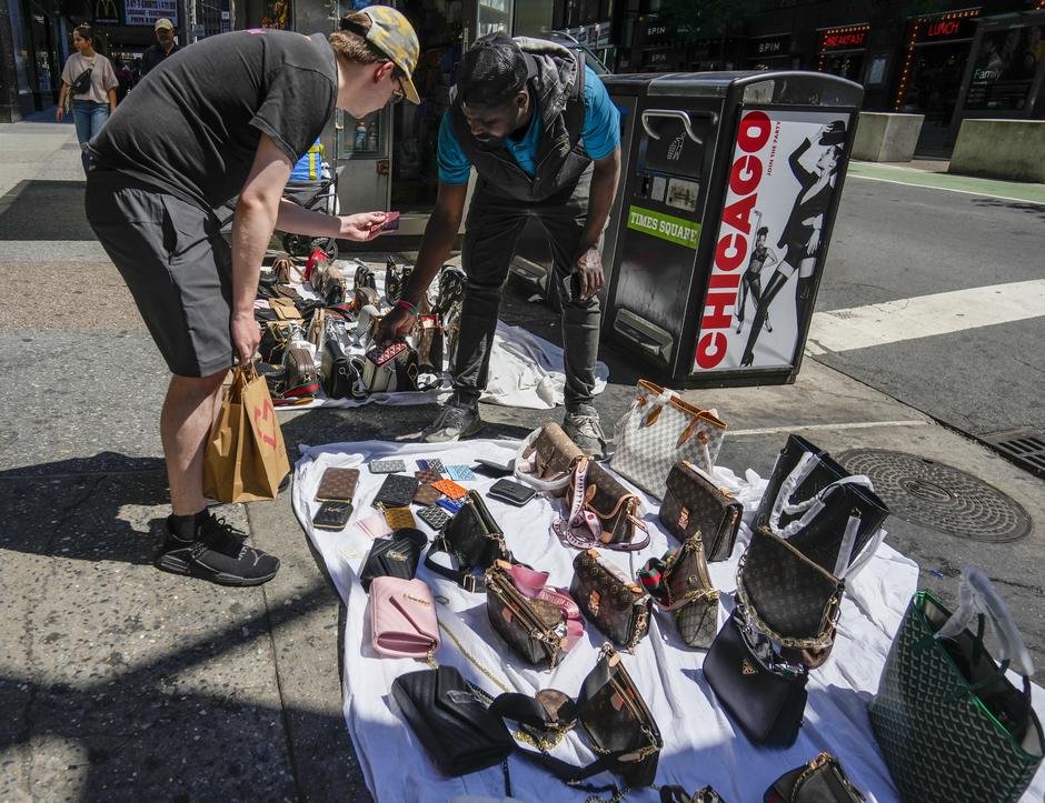 NY: Counterfeit bags in New York | Author: Richard B. Levine/SIPA USA