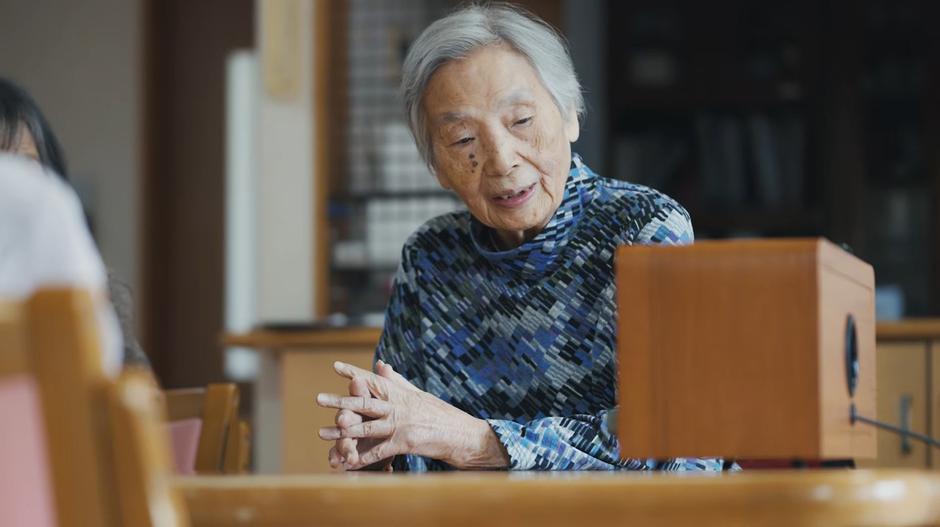 Radio takes care home elderly back in time | Author: TBWA Hakuhodo