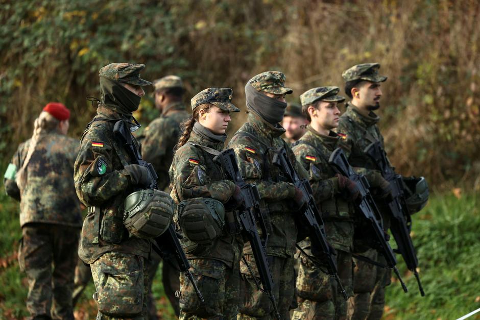 German army displays new military training, in Ahlen | Author: Leon Kuegeler