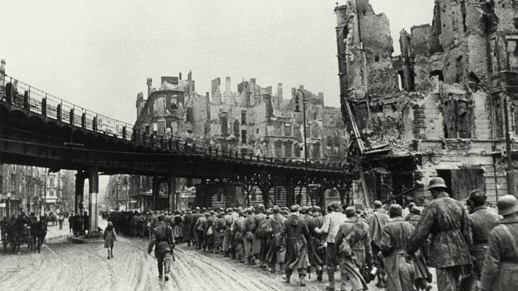Surrender / Berlin / German prisoners of war