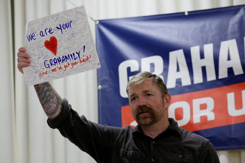 FILE PHOTO: Democratic candidate for U.S. Senate Platner campaigns in Portland | Author: BRIAN SNYDER/REUTERS