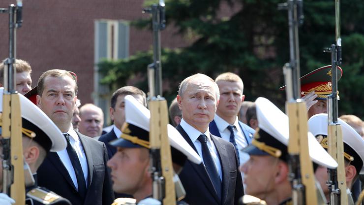 Russian President Putin lays flowers at Tomb of the Unknown Soldier on Day of Memory and Sorrow