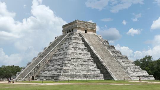 Arheološki ostaci nekad moćnog grada Chichen Itza