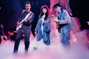Kate Bush - Peter s Pop Show - 1985