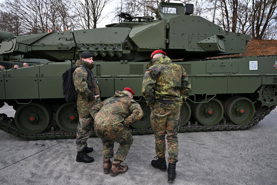 Roll-out of new Leopard tank and howitzer PZH 2000 at KNDS | Author: Angelika Warmuth