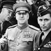 General Dwight Eisenhower (lijevo) i Georgij Žukov (u sredini)