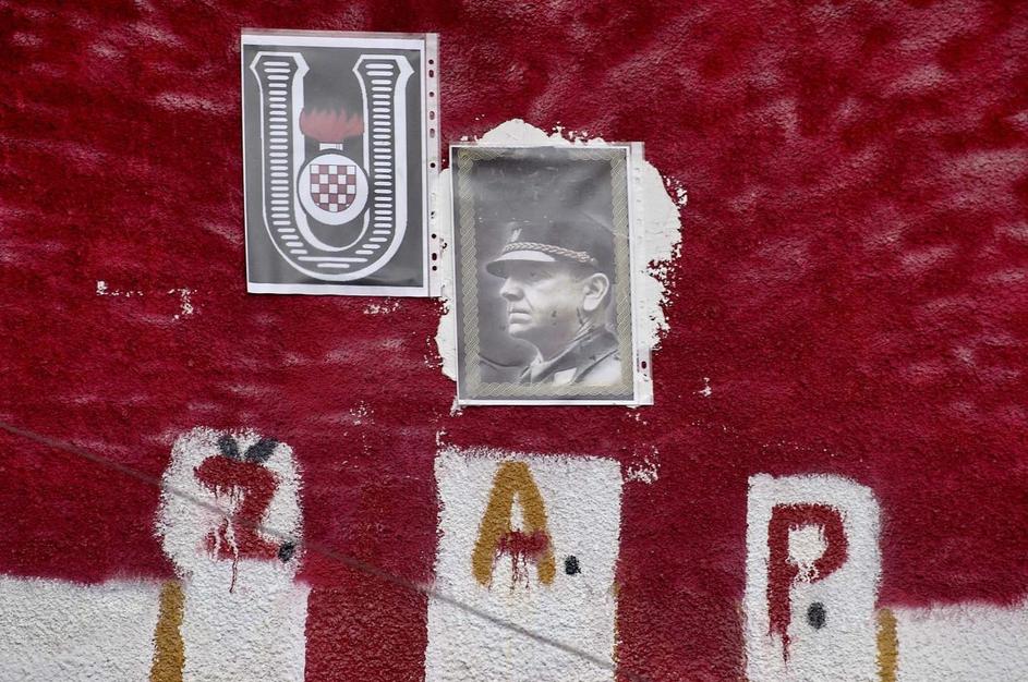 Ustaški simboli u Petrinji