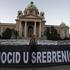 Beograd: Performans za žrtve masakra u Srebrenici ispred skupštine Srbije