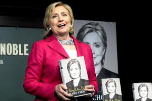 New York: Potpisivanje knjige Hillary Rodham Clinton u Barnes and Noble knjižari