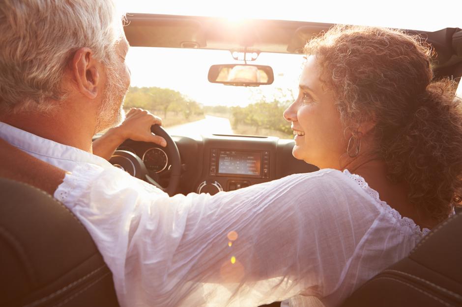 Stariji par u autu | Author: Thinkstock
