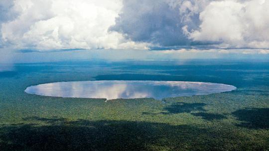 Jezero Tele u Republici Kongo