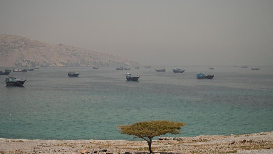 Vessels are anchored in the Strait of Hormuz, as seen from Musandam | Author: STRINGER/REUTERS