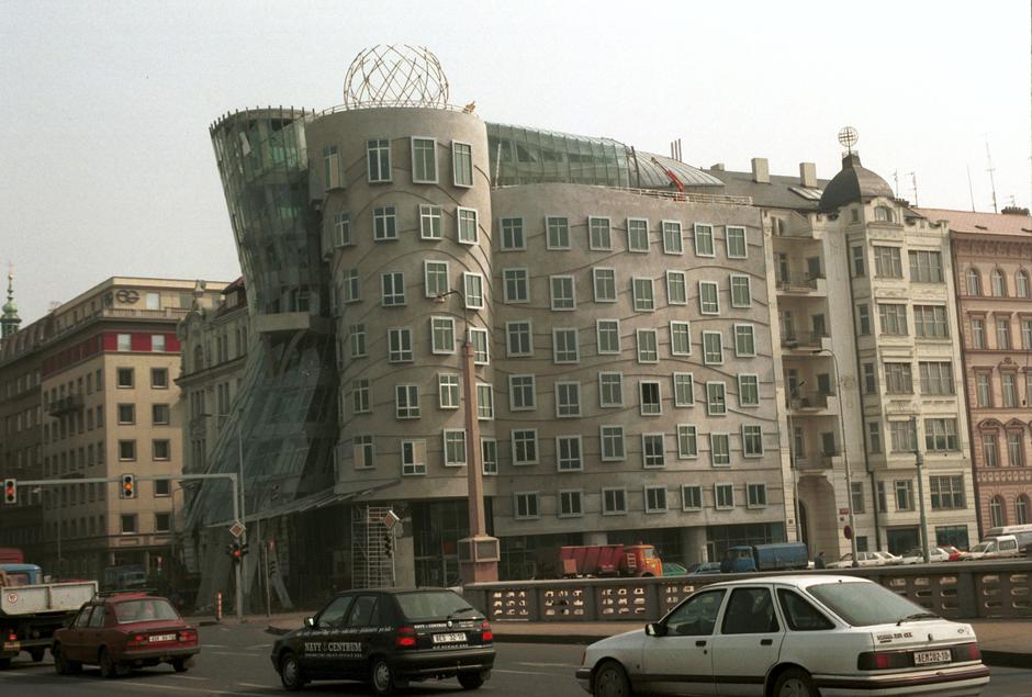 Frank GEHRY, MILUNIČ Vlado | Author: 