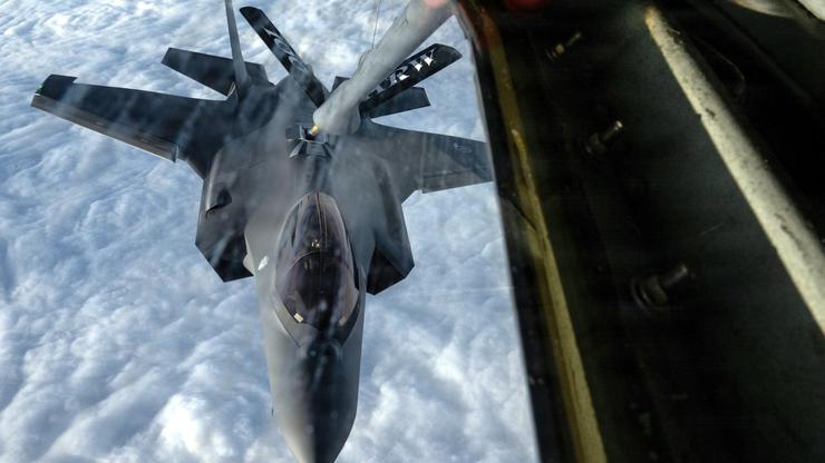 US air force warplanes seen over English Channel in major drill