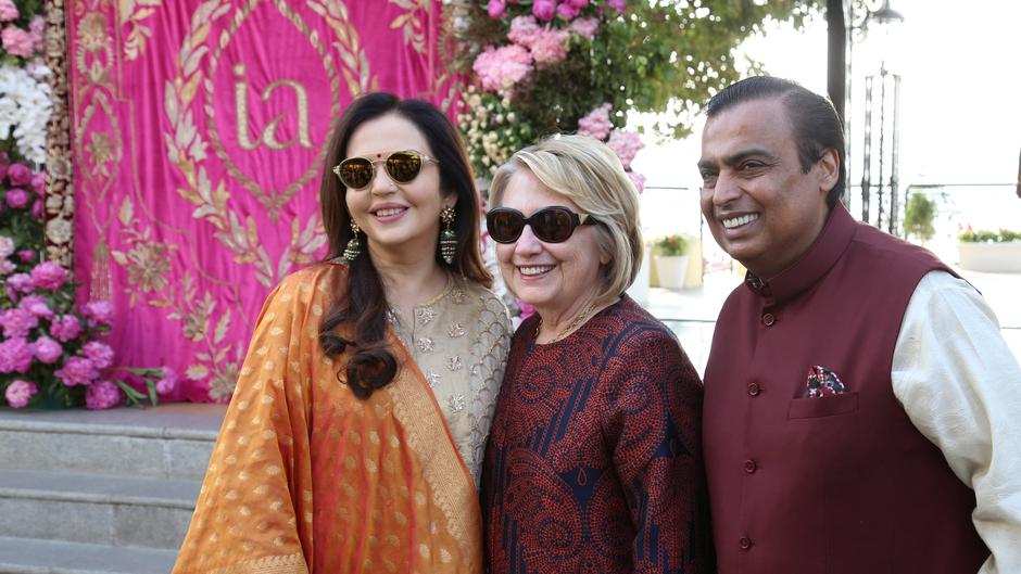 Hillary Clinton i obitelj Mukesha Ambanija | Author: Handout/REUTERS/PIXSELL