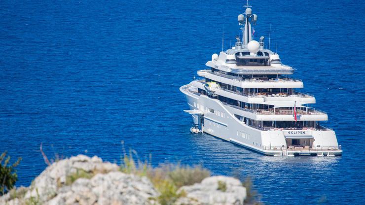 Cavtat: Megajahta Eclipse u vlasništvu Romana Abramoviča usidrena u uvali Tiha