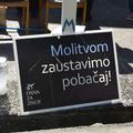 Slavonski Brod: Aktivistice molitvene zajednice "40 dana za život" mole ispred Opće bolnice