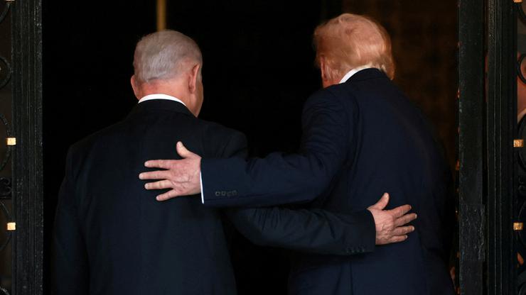 FILE PHOTO: U.S. President Trump meets Israeli PM Netanyahu at Trump’s Mar-a-Lago club, in Palm Beach