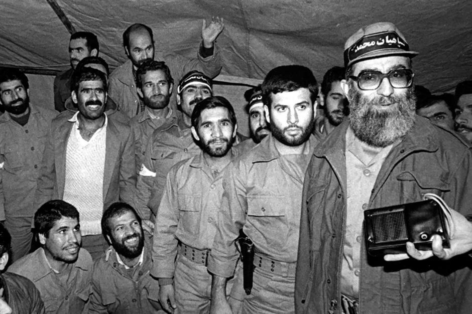 Ali Khamenei in military uniform during Iran Iraq war | Author: Profimedia