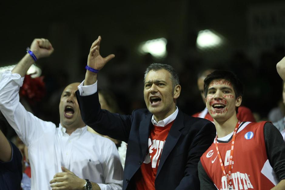 Treviso: Mladen Veber i Emil Tedeschi sa sinom s tribina bodre Cedevitu | Author: Sanjin Strukic/PIXSELL
