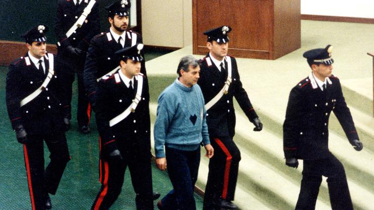 Opera, Nitto Santapaola, one of Cosa Nostra's most bloodthirsty bosses, has died: he was sentenced to life imprisonment and died at the age of 87.