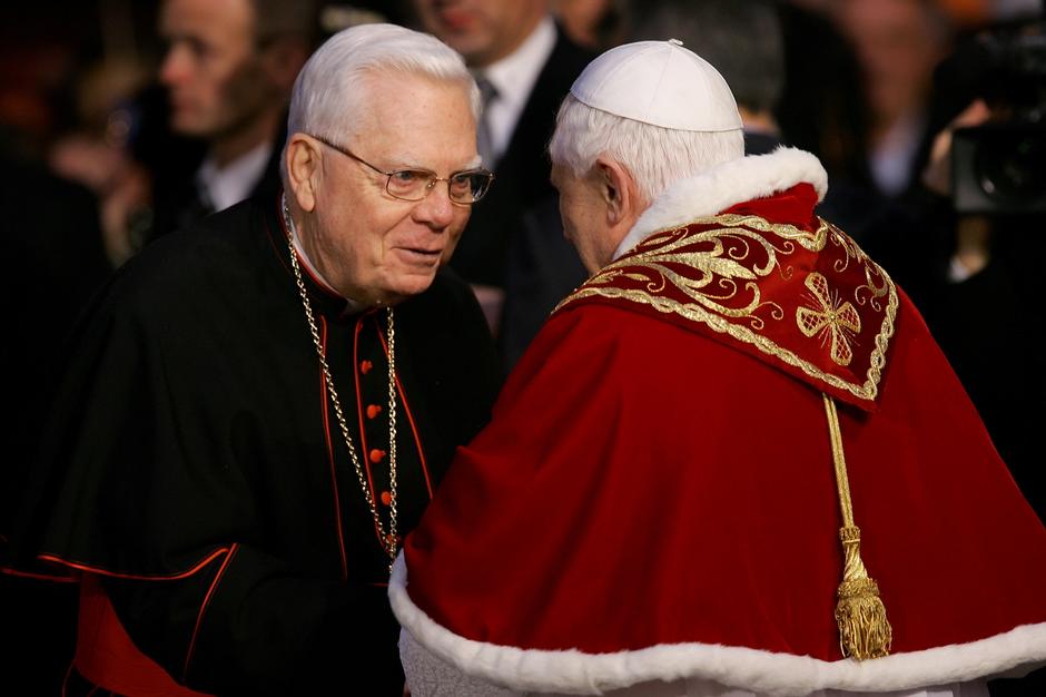 Bernard Law pozdravlja se s papom Benediktom XVI | Author: AlessiaPierdomenico/REUTERS/PIXSELL