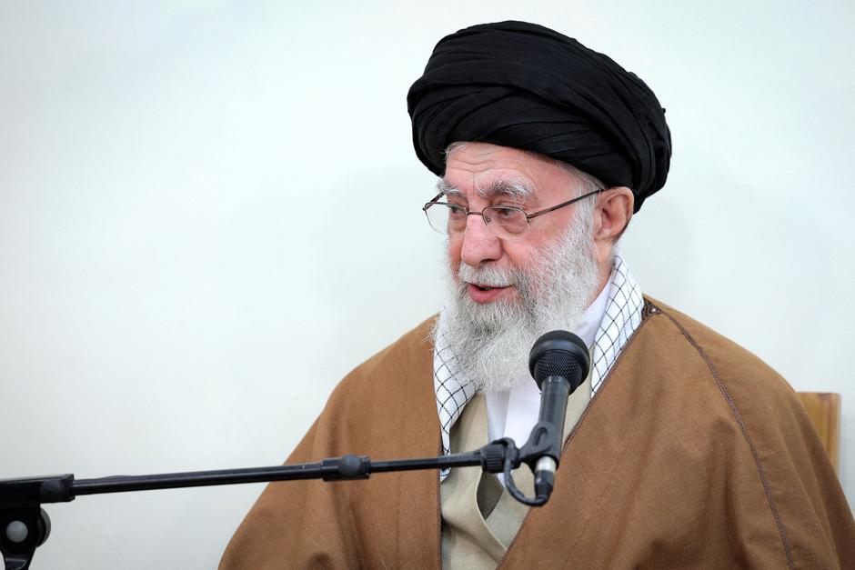 Iran's Supreme Leader Ayatollah Ali Khamenei meets with government officials in Tehran | Author: Office of the Iranian Supreme Le