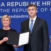 Predsjednica uručila Andreju Plenkoviću mandat za sastavljanje nove Vlade RH