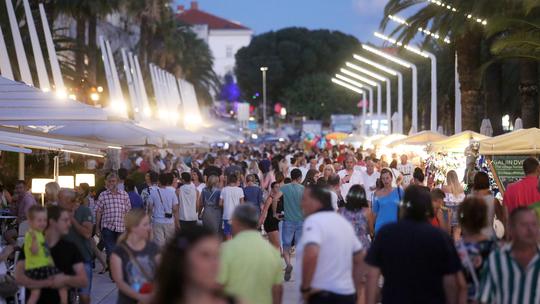 Splitska Riva usred turističke sezone