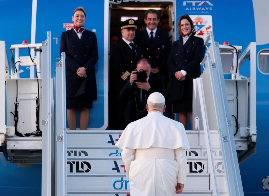 Pope Leo XIV departs for his first apostolic journey to Turkey and Lebanon, at Fiumicino Airport | Author: Remo Casilli