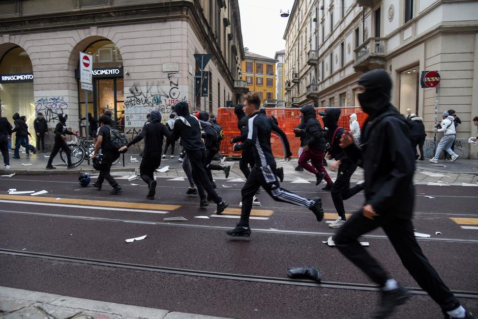 Milan police clash with protesters on second day of unrest | Author: Stringer