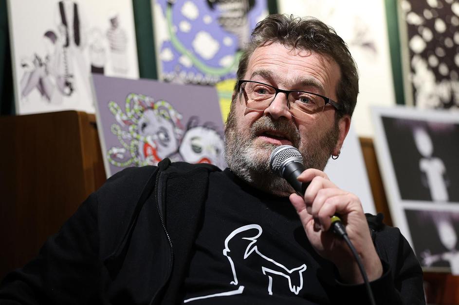 Zagreb: Predstavljanje knjige "Osamotne okolnosti" riječkoga multimedijalnog umjetnika Envera Krivca 