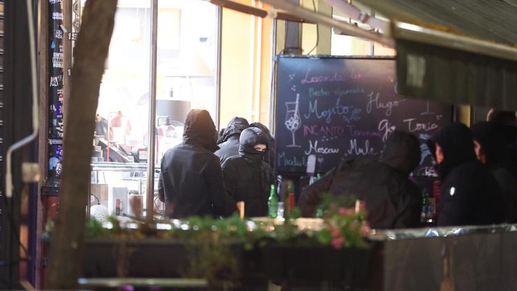 Zagreb: Maskirani muškarci otpjevali svoje ispred Srpskog kulturnog centra i razišli se nakon dolaska interventnih policajaca