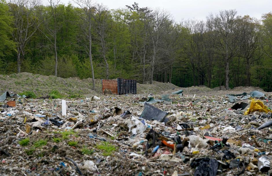 A view of thousands of tonnes of illegal waste dumped within Hoad's Wood in Ashford, Kent. The ancient woodland is designated a site of special scientific interest (SSSI) due to its vast array of birds, insects and trees and has been described as an "envi | Author: Profimedia